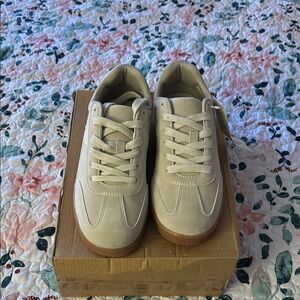 Stylish Cream Sneakers